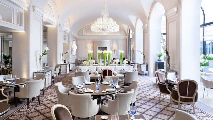 four-seasons-hotel-george-paris-presented-by-nature-deprived dining room