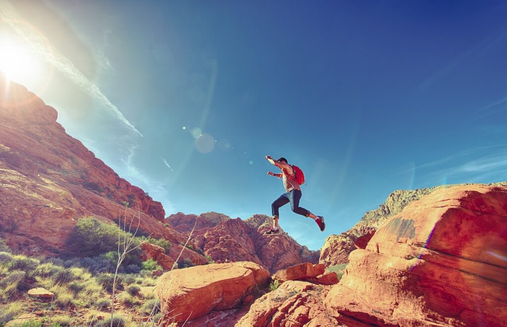 man, jumping, mountains-731900.jpg