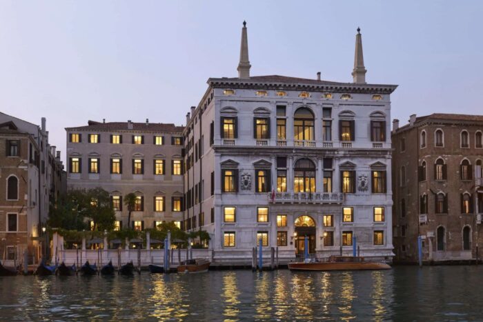 nature-deprived-travel-blog-and-magazin-Aman-Venice-Exterior-Palazzo